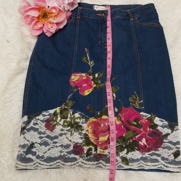 NWOT ADORABLE SKIRT - Picture 2 of 7